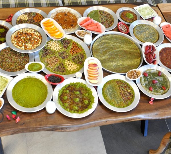 USTA ELLER KÜNEFE BAKLAVA KADAYIF KAYAPINAR DİYARBAKIR