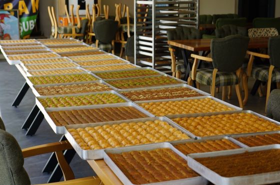 USTA ELLER KÜNEFE BAKLAVA KADAYIF KAYAPINAR DİYARBAKIR