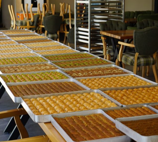 USTA ELLER KÜNEFE BAKLAVA KADAYIF KAYAPINAR DİYARBAKIR